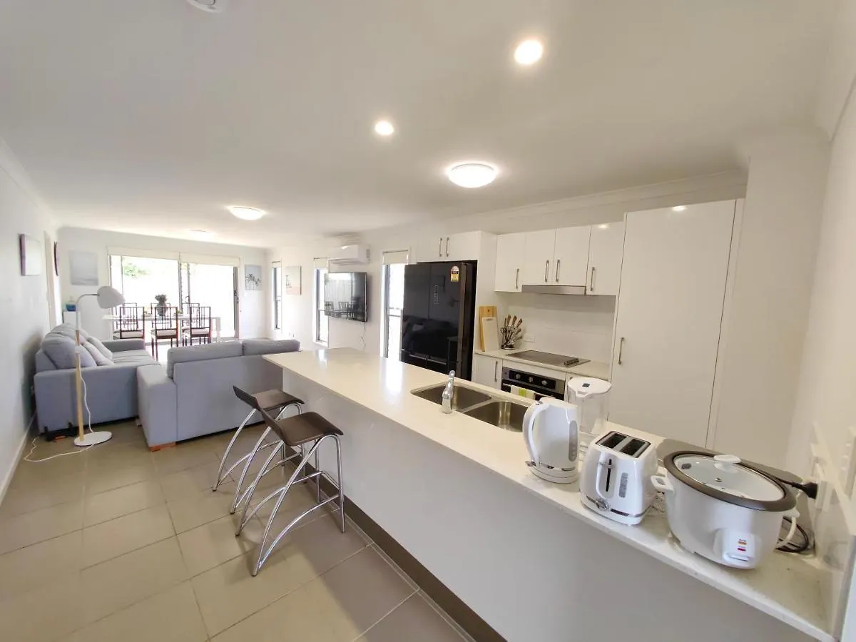 Spacious Private En-Suite With Air-Con Kallangur 0*,