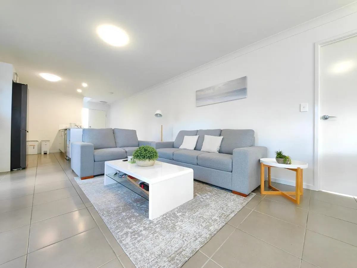 Spacious Private En-Suite With Air-Con Kallangur Homestay