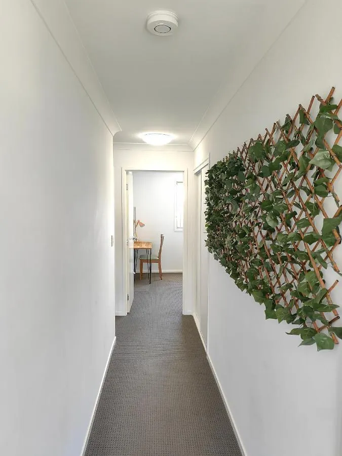 Spacious Private En-Suite With Air-Con Kallangur Homestay