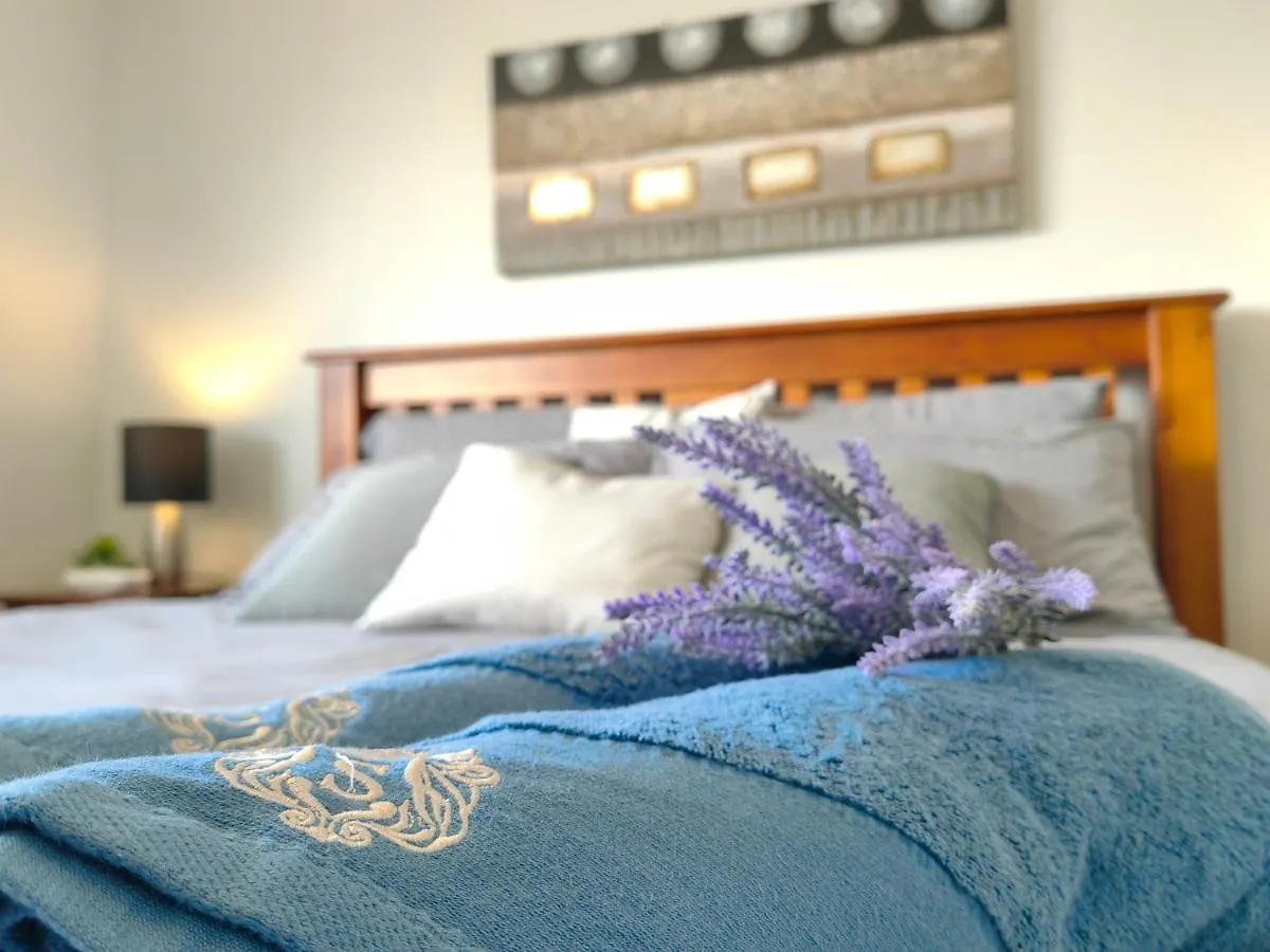 Spacious Private En-Suite With Air-Con Kallangur Homestay