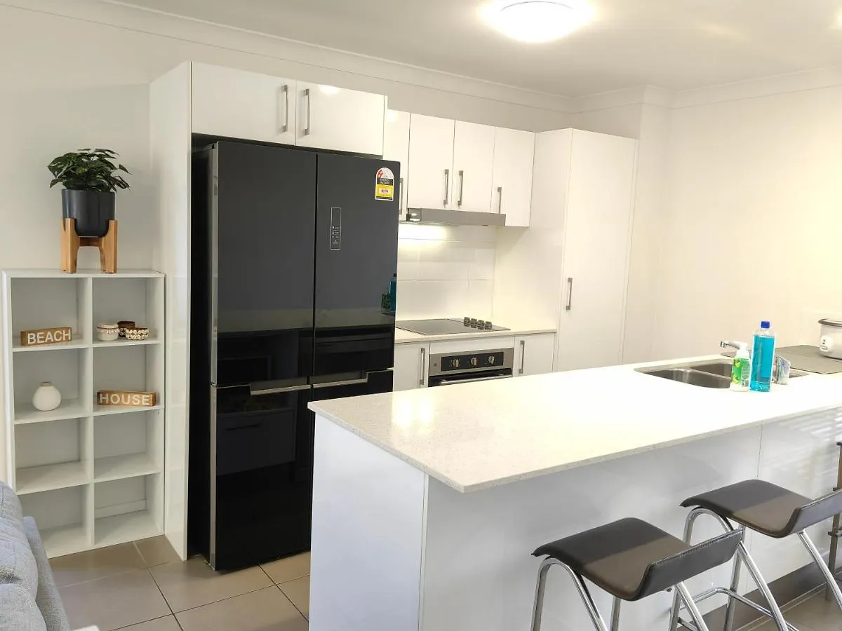 Spacious Private En-Suite With Air-Con Kallangur 0*,  Australia